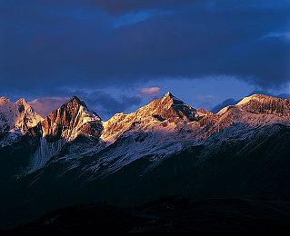 兄弟你好香啊 《PEAK》最新版本加入“相食系统”